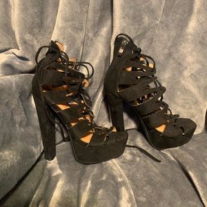 Size 5 chunky black heels